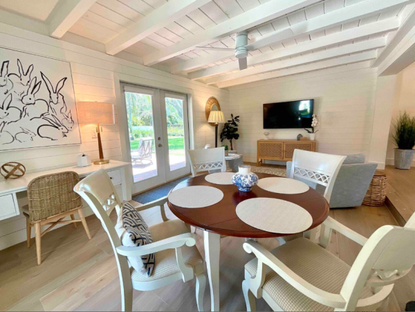 Luxurious Coasal Retreat in Naples - 3-Bedroom, Private Pool